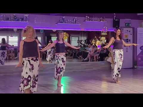 Bühne frei 24 💃👌 Ensemble Mary Tahiti mit ihrem Aparima Terehe