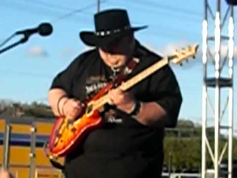 2009 Dallas Guitar festival closing number - Johnny Hiland - Call Me the Breeze