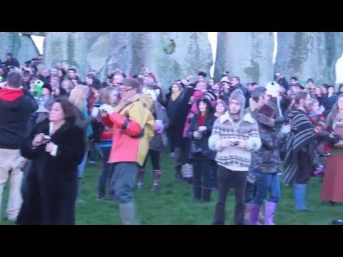 Leylines, landmarks and the sun : Stonehenge 2012, Film produced entirely by Shamini Holloway