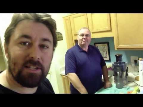 TheDailyWoo - 408 (8/13/13) Making Juice With Dad