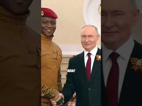 líder africano se inclina ante Putin en público.