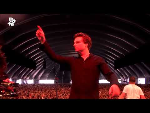 Glints & Daan - (Not A) Housewife (with The Atomic Orchestra)