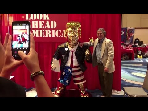トランプ氏の金色の像がCPACで除幕 (Trump’s golden statue unveiled at the CPAC)