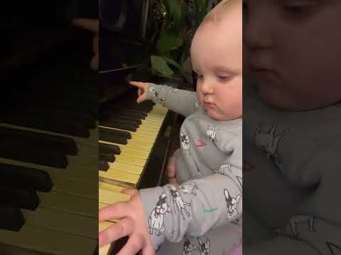 Gavriil is 1 y.o. plays triads