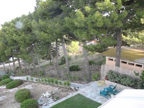 вид с балкона на территорию отеля