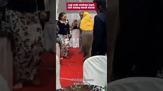 Download lagu Istri marah parah , labrak suaminya saat joget sama biduan. mp3