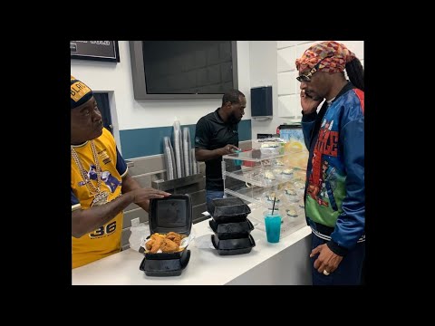 SNOOP DOGG pulls up on TRICK DADDY restaurant SUNDAY'S in Miami