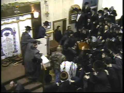 Aron Teitelbaum's Hakufes attack in Satmar Willamsburg1