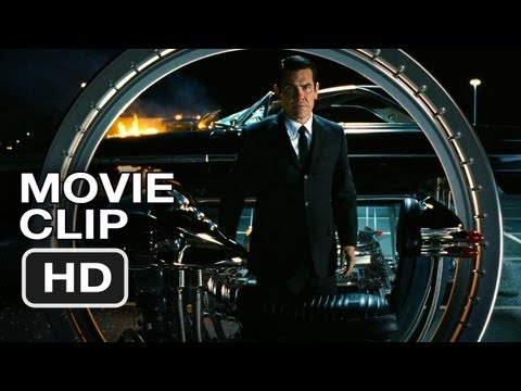 Men in Black 3 (Clip 'They Have These in the Future')