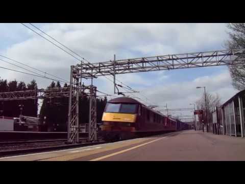 DB Schenker 90020 + 90028 Speed Past Lichfield Trent Valley 09/04/2019