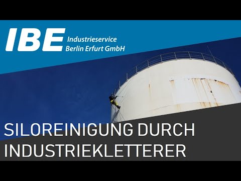 Silo Reinigung durch Industriekletterer. Silo cleaning with a highpressure cleaner using rope access