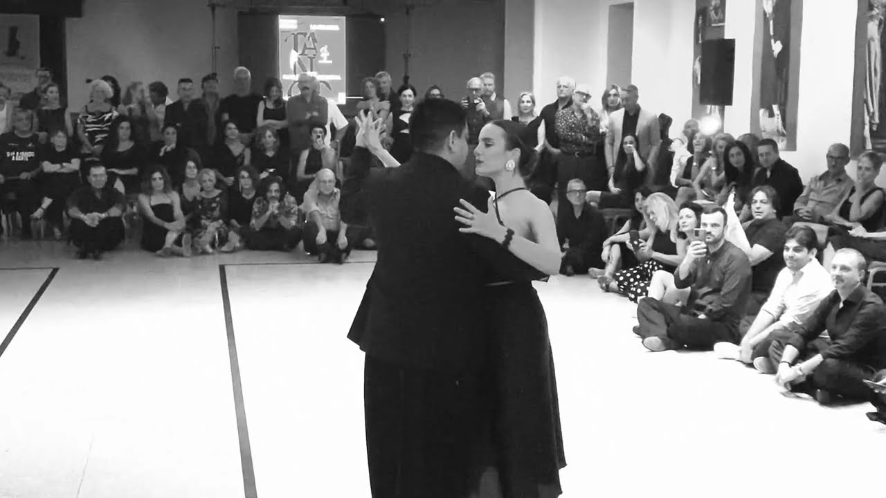 Carlitos Espinoza y Agustina Piaggio - "Caricias" - Juan Villareal y Patricio Noè Crom