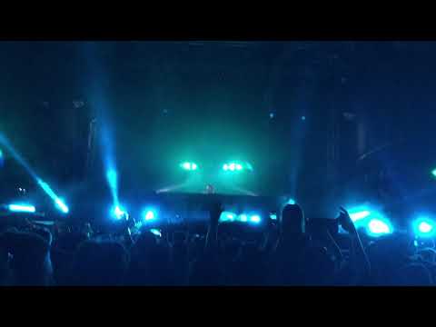 Avicii - Super Love vs. Calvin Harris - Sweet Nothing (Avicii Mashup) @Future Music Festival 2015