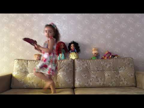 Prenses Tia nin yelpaze dansı/Babam saz çalarda ben oynamaz miyim/eğlenceli çocuk videosu