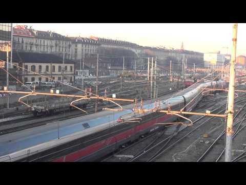 FRECCIAROSSA  AV. IN ARRIVO A TORINO PORTA NUOVA. 22 - 12 - 2014.