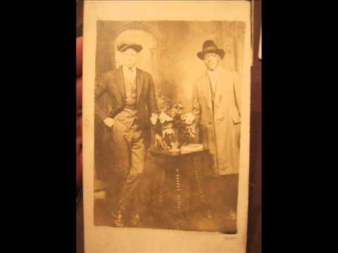 Harlem Hamfats It Was Red (DECCA 7312) (1937)