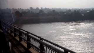 preview picture of video 'Border crossing into Laos near Savannakhet - Lao Thai Friendship Bridge II'