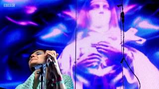 Bat For Lashes - Sunday Love (Live at Glastonbury  2016)