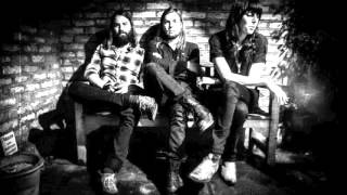 Band of Skulls  - Close to nowhere