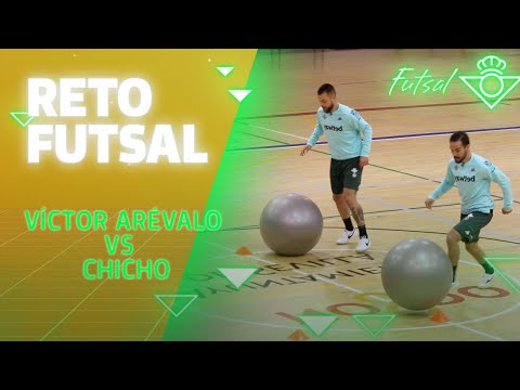 ¡Reto entre VÍCTOR ARÉVALO y CHICHO! | CHALLENGE | Real Betis Futsal