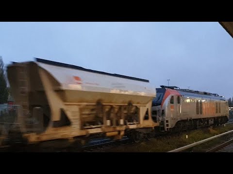 Güterzug: Baureihe 159 Stadler Eurodual HVLE fährt durch Berlin-Tempelhof