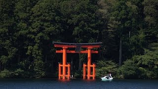 preview picture of video 'Hakone Shrine in Japan (HD)'