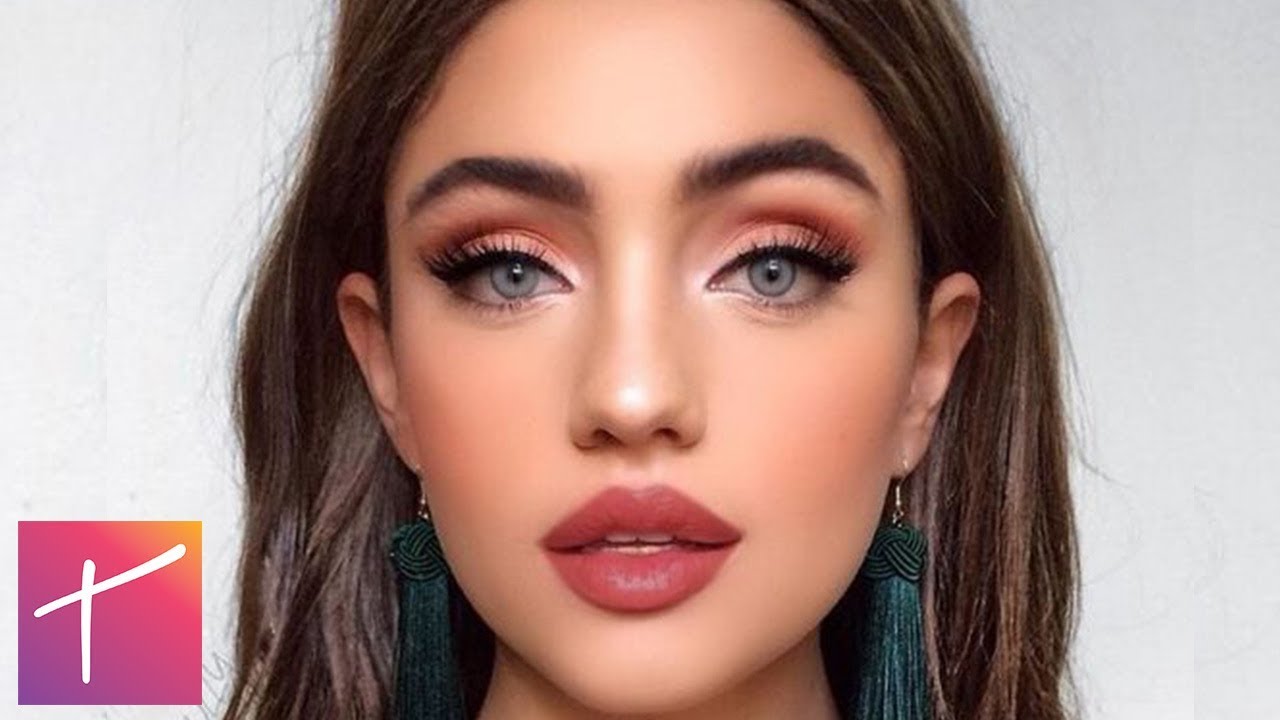 10 HIDDEN SIGNS A Girl Has A CRUSH On You