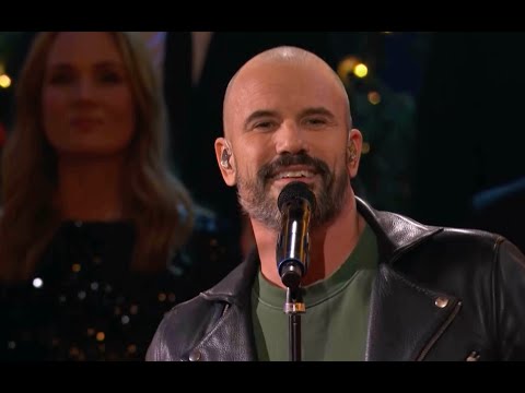 Martin Stenmarck sjunger "Jag tänder ett ljus ikväll"  | TV4 & TV4 Play