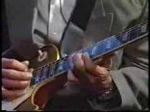 Hubert Sumlin plays Howlin' Wolf