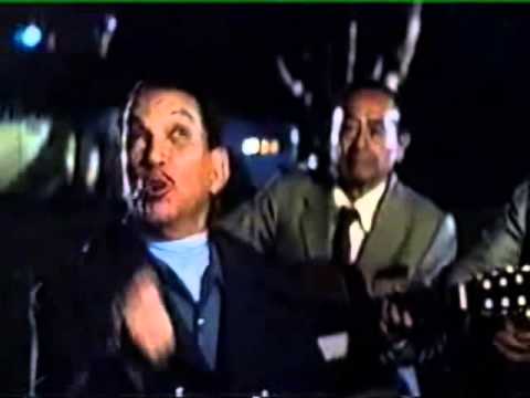 Me importa poco que tu no me hagas caso...