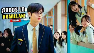 🔥 LO HUMILLABAN POR SER EL MÁS TONTO… HASTA QUE CONOCIÓ A TRES AÚN PEORES QUE ÉL