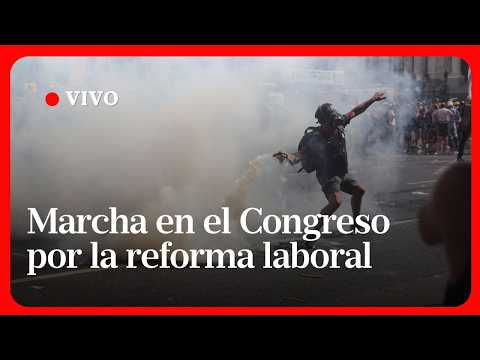EN VIVO | Manifestantes contra la policía mientras se debate la reforma laboral