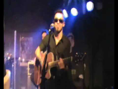 Laruox w wykonaniu zespołu Video podczas koncertu akustycznego w Poznaniu Crime Story