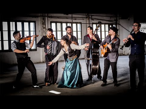 Barcelona Gipsy Balkan Orchestra (LIVE)
