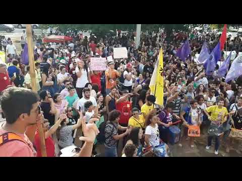 Protesto contra cortes da educação em Mossoró reúne estudantes