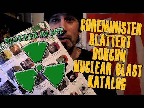 Goreminister blättert durchn Nuclear Blast Katalog