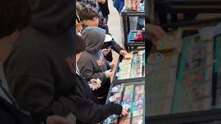 Pokémon Pack BATTLE at the Show... GOLD CARD Pulled! 😱 #pokemon #poke #Pokémon #tcg #iono