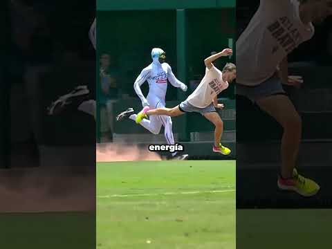 Durante un evento de las Grandes Ligas de Béisbol, un aficionado tiene una enorme ventaja#atleta#