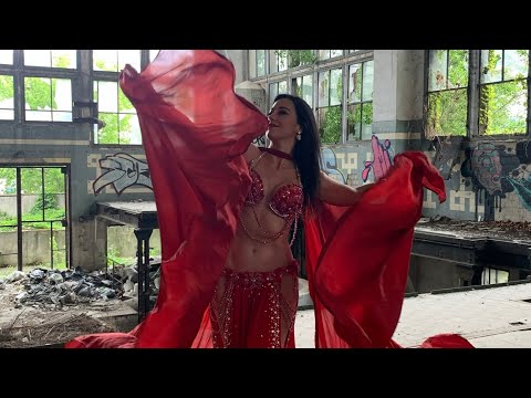 Mercedes Nieto: “Metamorphosis” - a Raqs Sharqi Experiment (oriental dance)