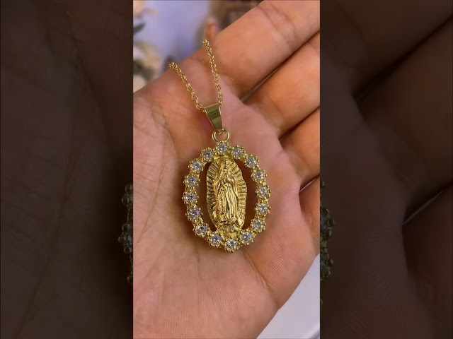 Vídeo relacionado con GHPKOTW 1 Collar, Medalla Virgen Milagrosa, Colgante Pequeño, santos de España, catolico, religion, Patrona España, Patron España, regalo mujer, hombre, regalo para abuela