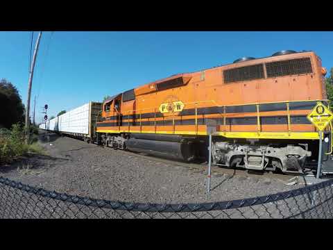 two trains at 5th Ave, 4k