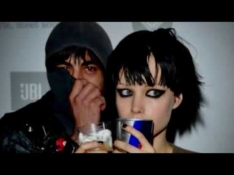 Crystal Castles (vs. Switches) - Lay Down The Queen - (instrumental reprod. DRØPDEAD)
