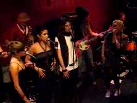 Elin Svensson sings Keep Smilin