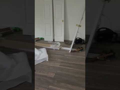 Thumbnail for Instalando piso laminado fácil 😱 #shortvideo by video inst, video ins, video, vide