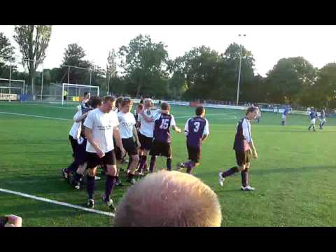 Thijs neemt vrijetrap ROAC - RVC