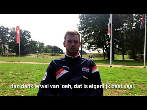 Gijs Jorna ontvangt oorkonde voor 200 gespeelde interlands