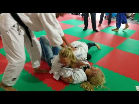 MET TWEE VINGERS IN M'N NEUS: BAM !! #vlog18