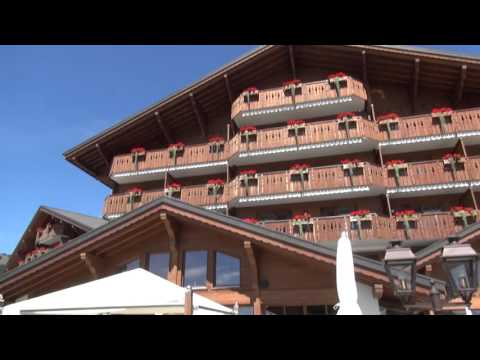 スイス寄宿学校ラ・ガレン校の2015年子供向けサマーキャンプのお料理教室中の休憩（La Garenne）【スイス留学.com】