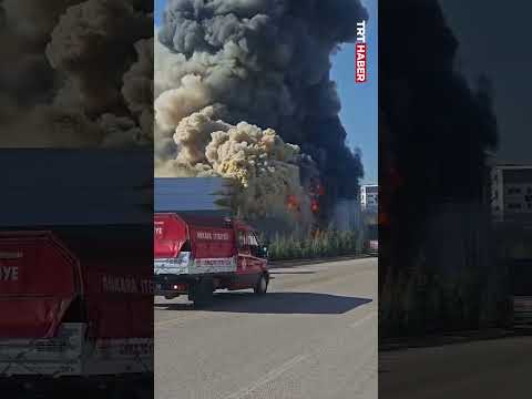 Ankara'da bir boya fabrikasında çıkan yangına ekiplerin müdahalesi sürüyor