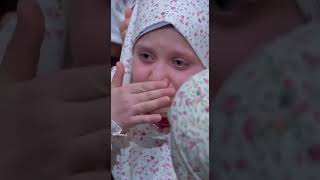 Download lagu powerful leader Ayatollah khamenei with little girls mp3